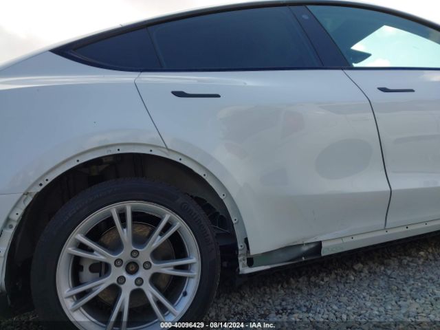 Photo 5 VIN: 7SAYGDEE4NF449705 - TESLA MODEL Y 