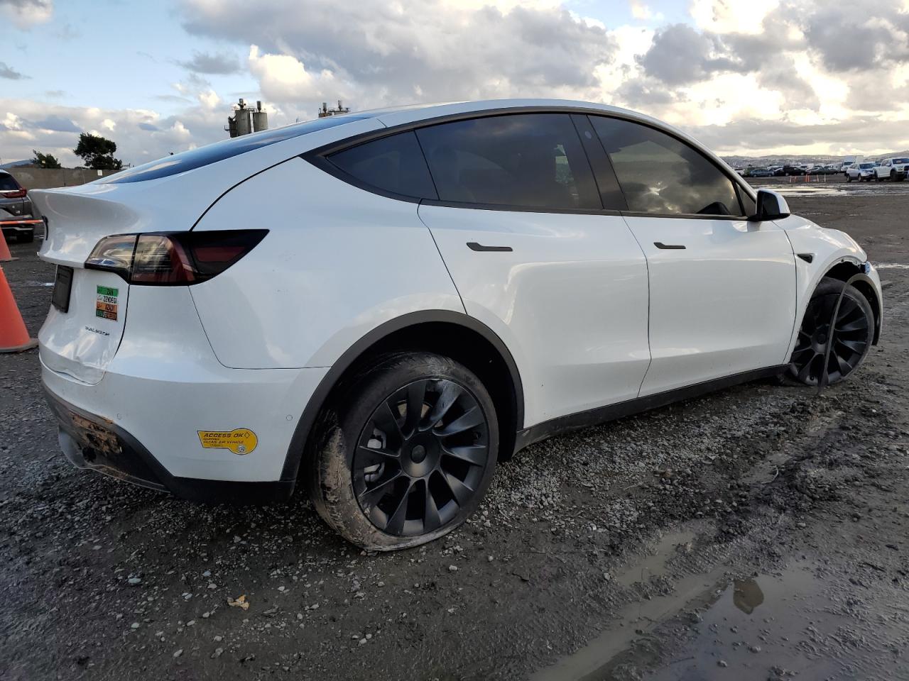 Photo 2 VIN: 7SAYGDEE4NF467038 - TESLA MODEL Y 