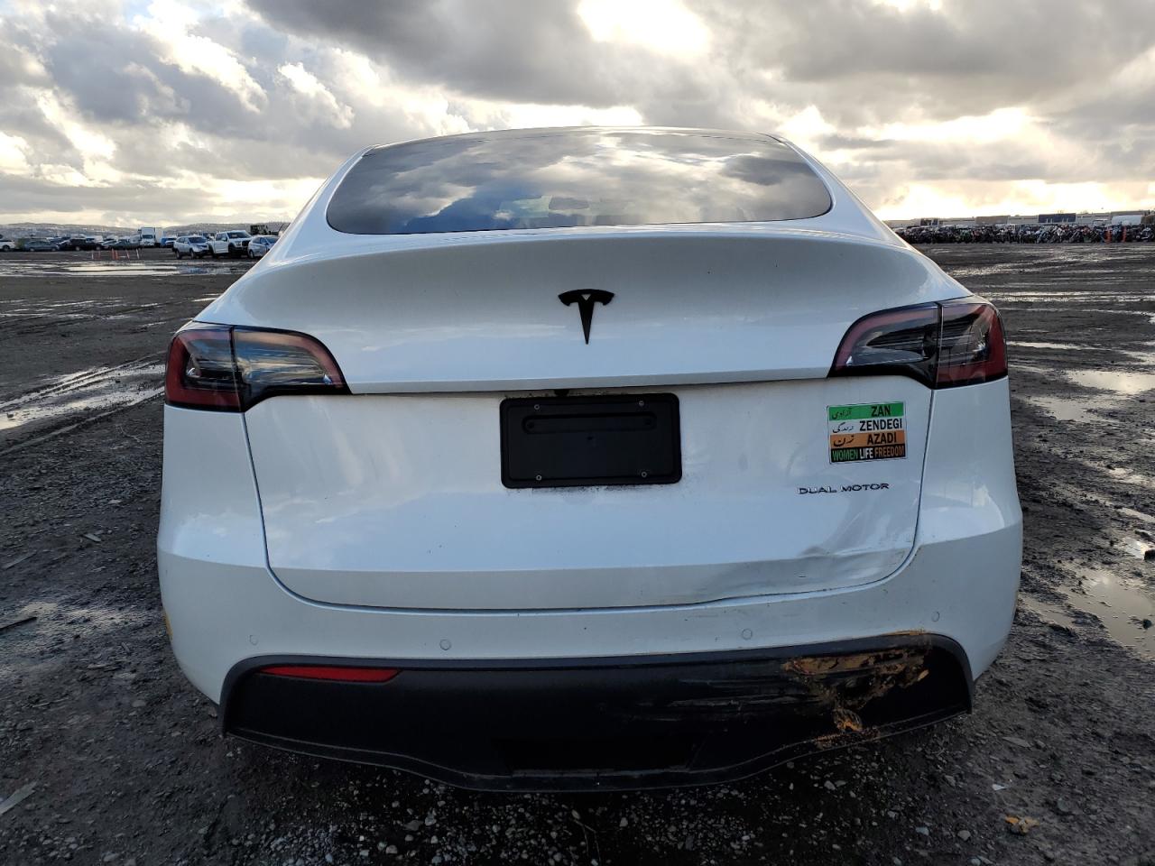 Photo 5 VIN: 7SAYGDEE4NF467038 - TESLA MODEL Y 