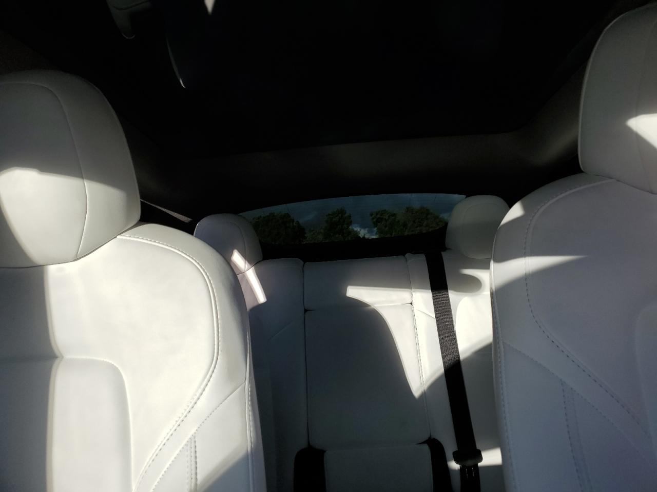 Photo 9 VIN: 7SAYGDEE4NF467038 - TESLA MODEL Y 