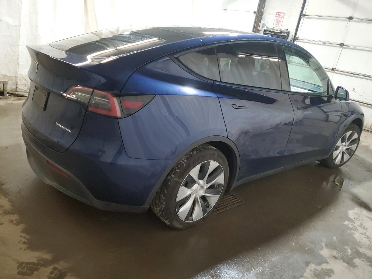 Photo 2 VIN: 7SAYGDEE4NF495082 - TESLA MODEL Y 