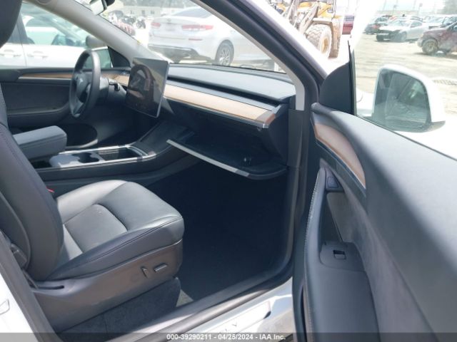 Photo 4 VIN: 7SAYGDEE4NF556883 - TESLA MODEL Y 