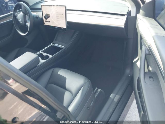 Photo 4 VIN: 7SAYGDEE4PA029345 - TESLA MODEL Y 