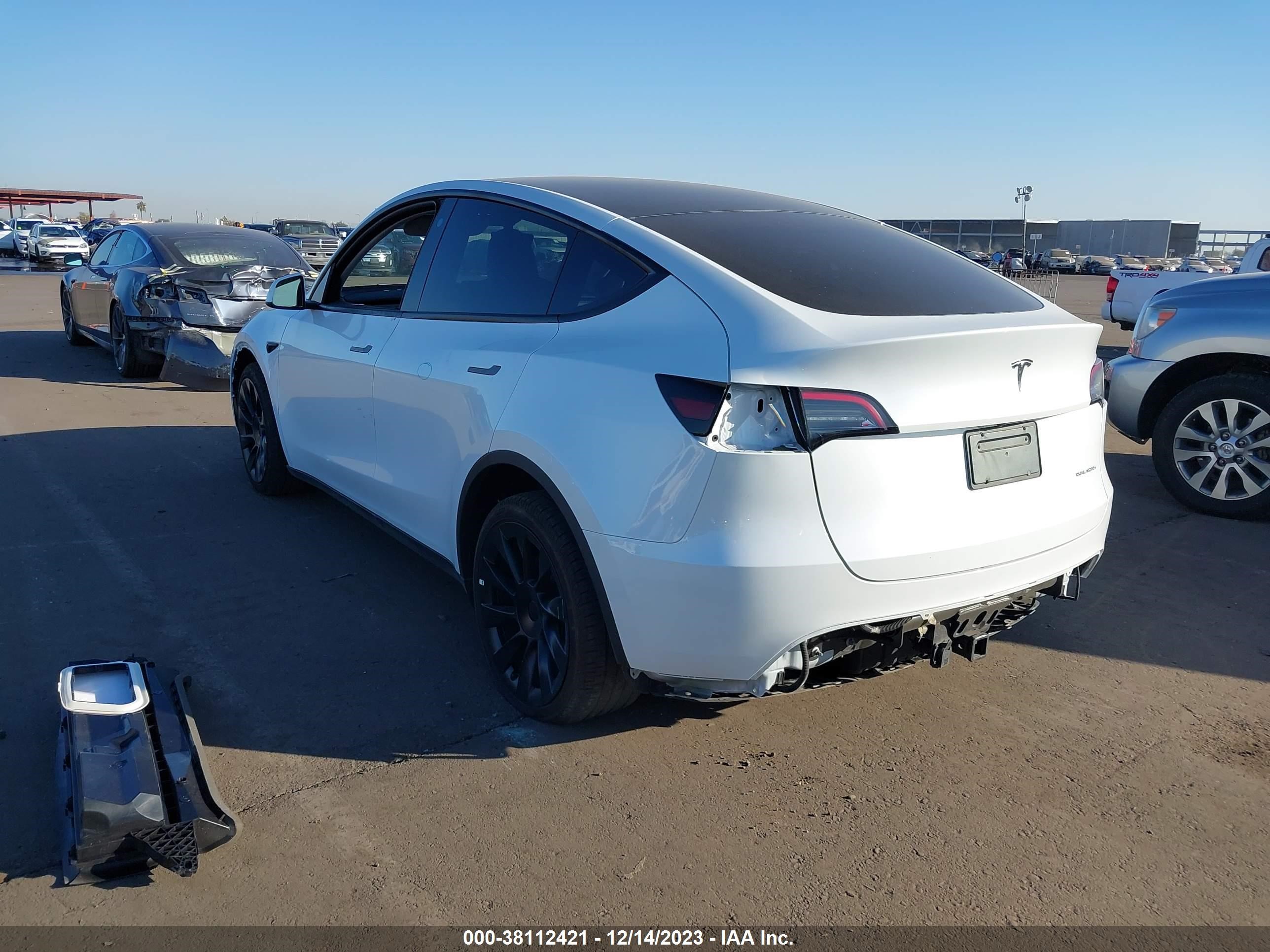 Photo 2 VIN: 7SAYGDEE4PA048252 - TESLA MODEL Y 