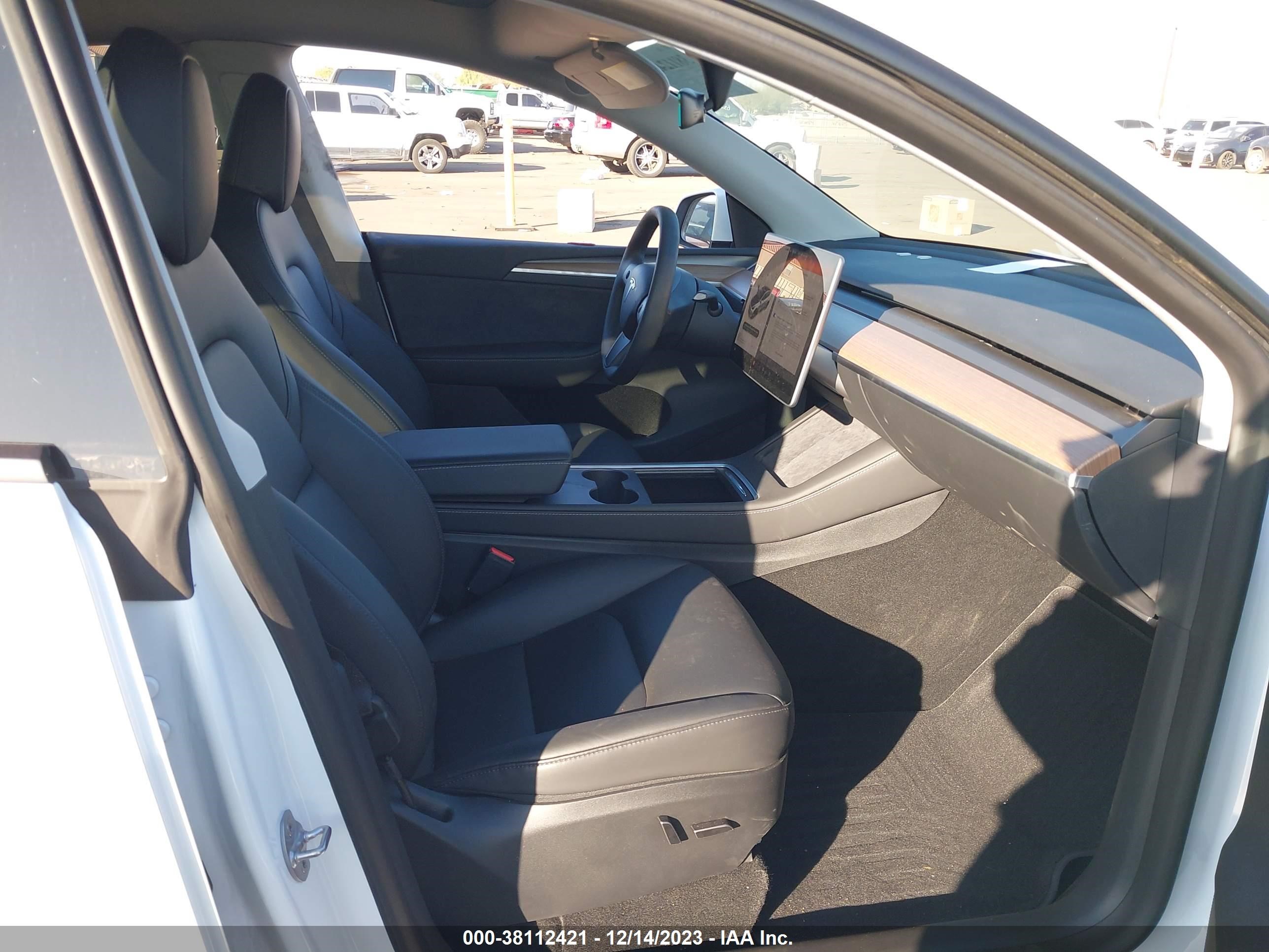 Photo 4 VIN: 7SAYGDEE4PA048252 - TESLA MODEL Y 