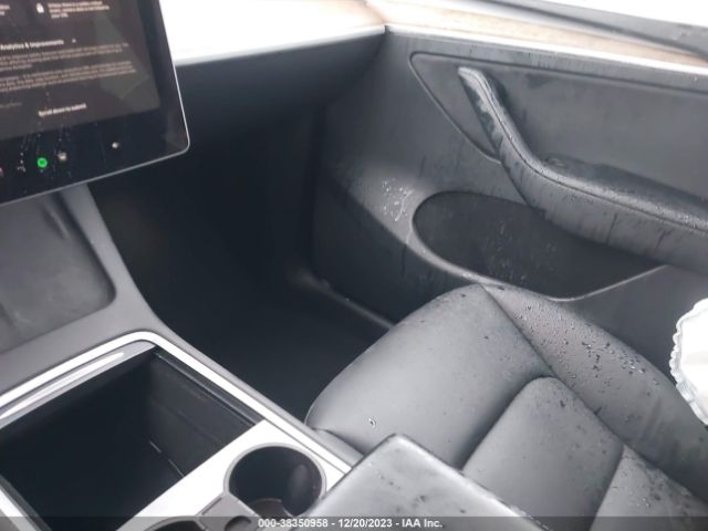 Photo 4 VIN: 7SAYGDEE4PA056884 - TESLA MODEL Y 