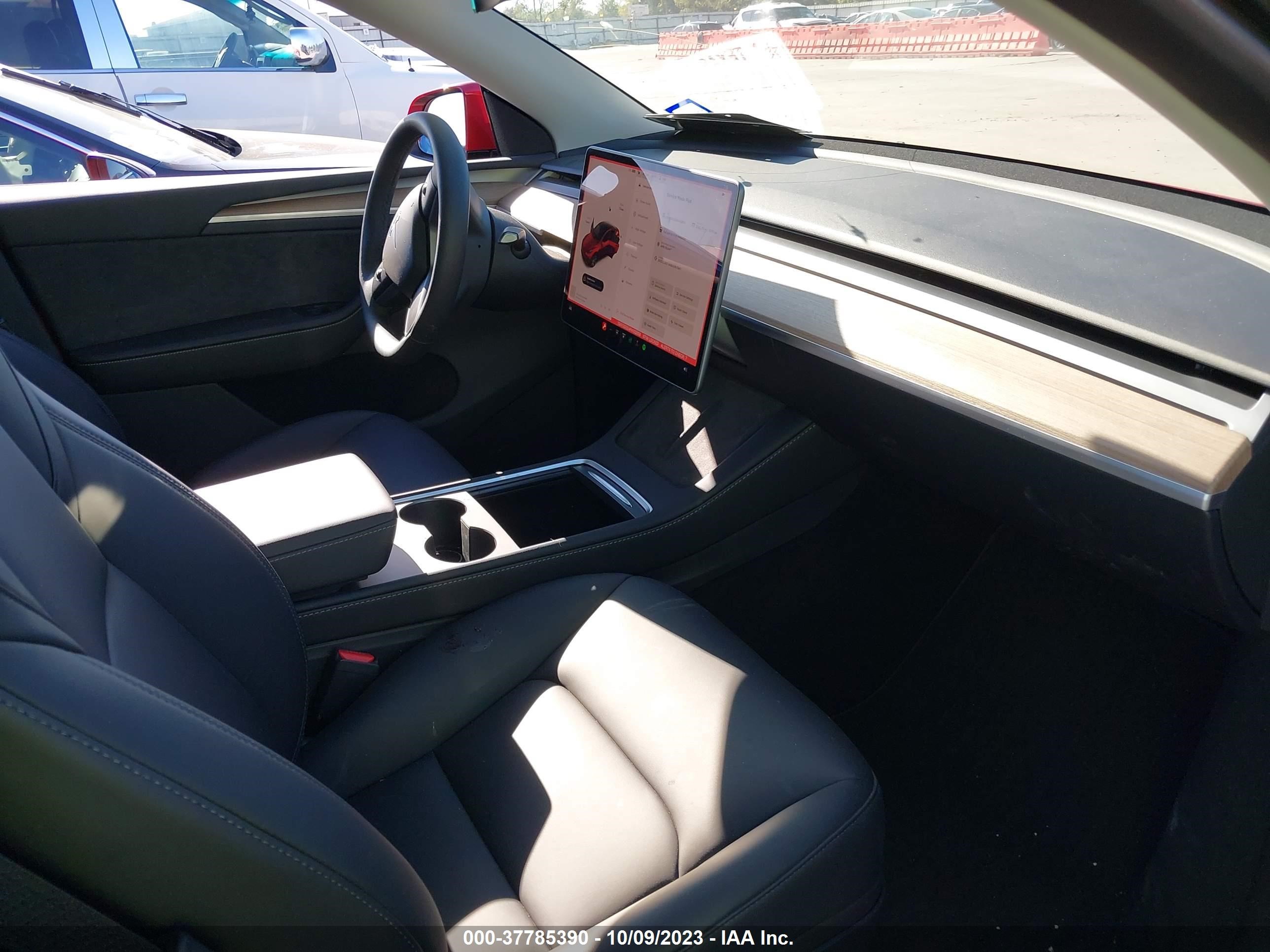 Photo 4 VIN: 7SAYGDEE4PA102858 - TESLA MODEL Y 