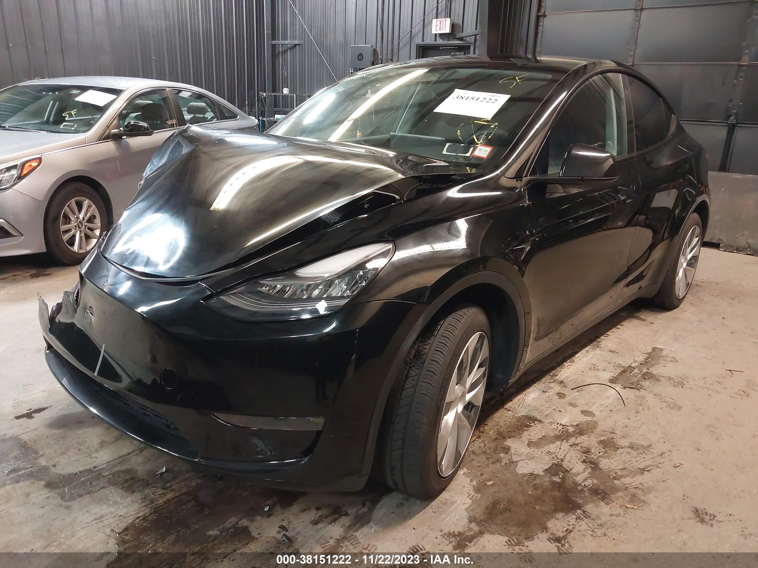 Photo 1 VIN: 7SAYGDEE4PA114864 - TESLA MODEL Y 