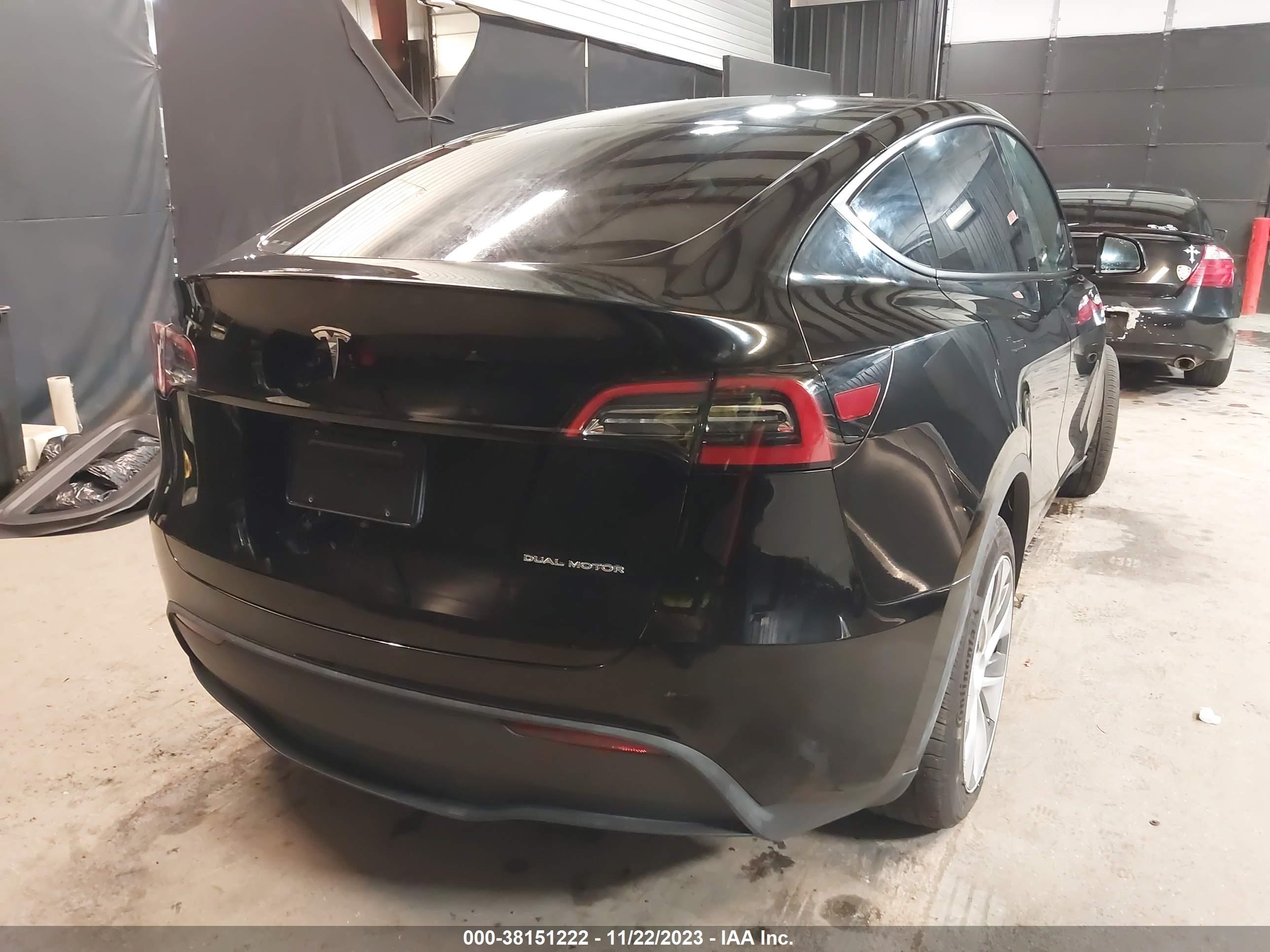 Photo 3 VIN: 7SAYGDEE4PA114864 - TESLA MODEL Y 