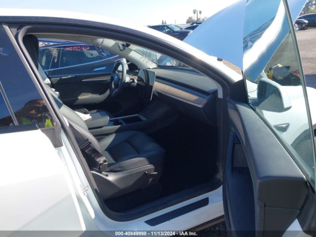 Photo 4 VIN: 7SAYGDEE4PA136010 - TESLA MODEL Y 