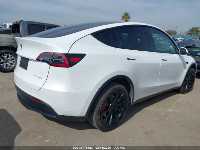 Photo 3 VIN: 7SAYGDEE4PF589420 - TESLA MODEL Y 