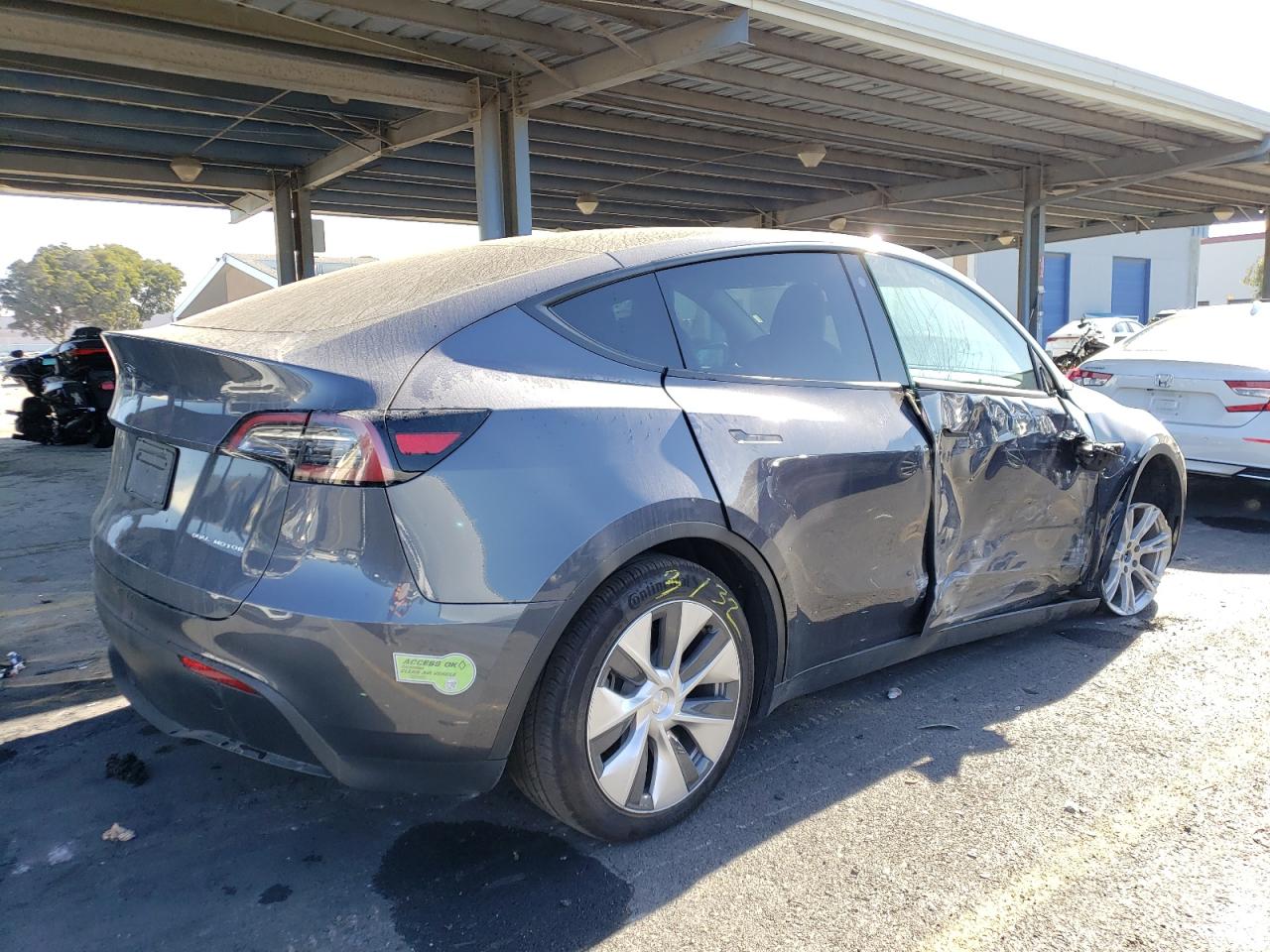 Photo 2 VIN: 7SAYGDEE4PF639961 - TESLA MODEL Y 