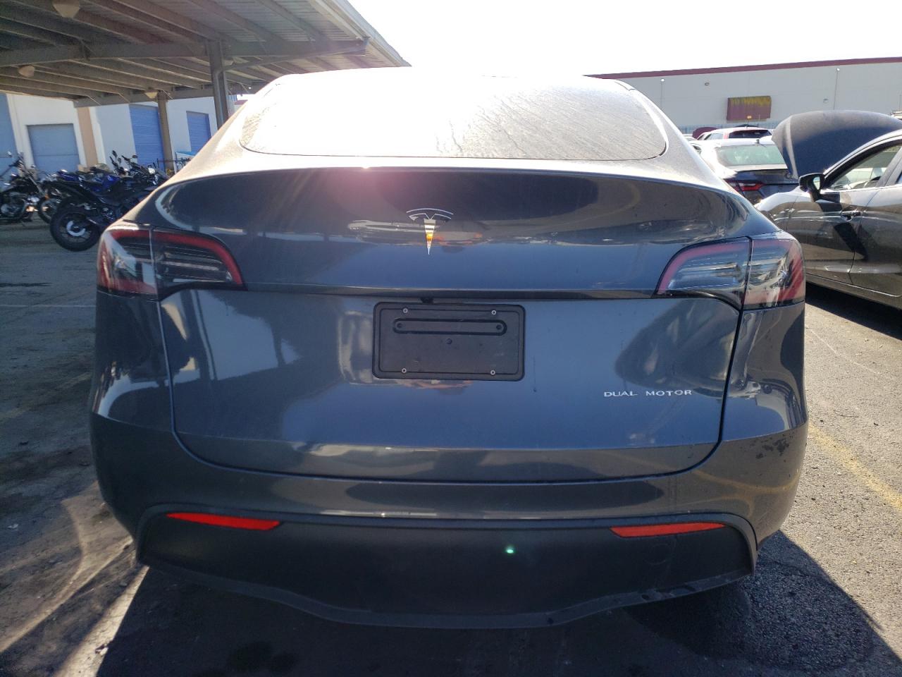 Photo 5 VIN: 7SAYGDEE4PF639961 - TESLA MODEL Y 