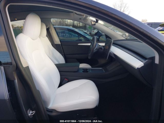 Photo 4 VIN: 7SAYGDEE4PF662883 - TESLA MODEL Y 