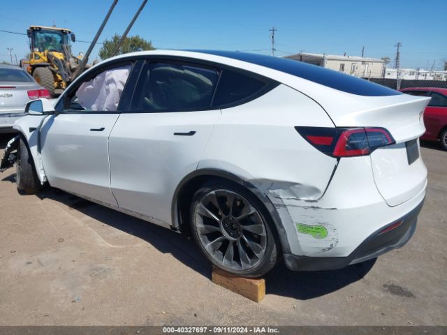 Photo 2 VIN: 7SAYGDEE4PF692269 - TESLA MODEL Y 