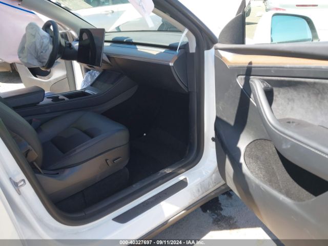 Photo 4 VIN: 7SAYGDEE4PF692269 - TESLA MODEL Y 