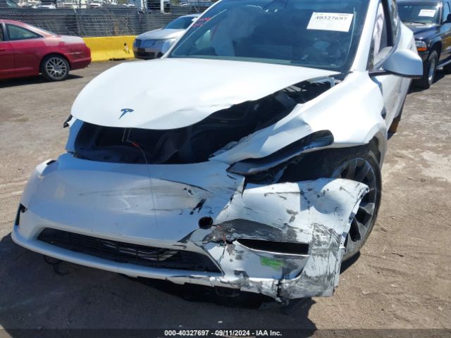 Photo 5 VIN: 7SAYGDEE4PF692269 - TESLA MODEL Y 