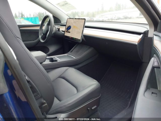 Photo 4 VIN: 7SAYGDEE4PF694376 - TESLA MODEL Y 