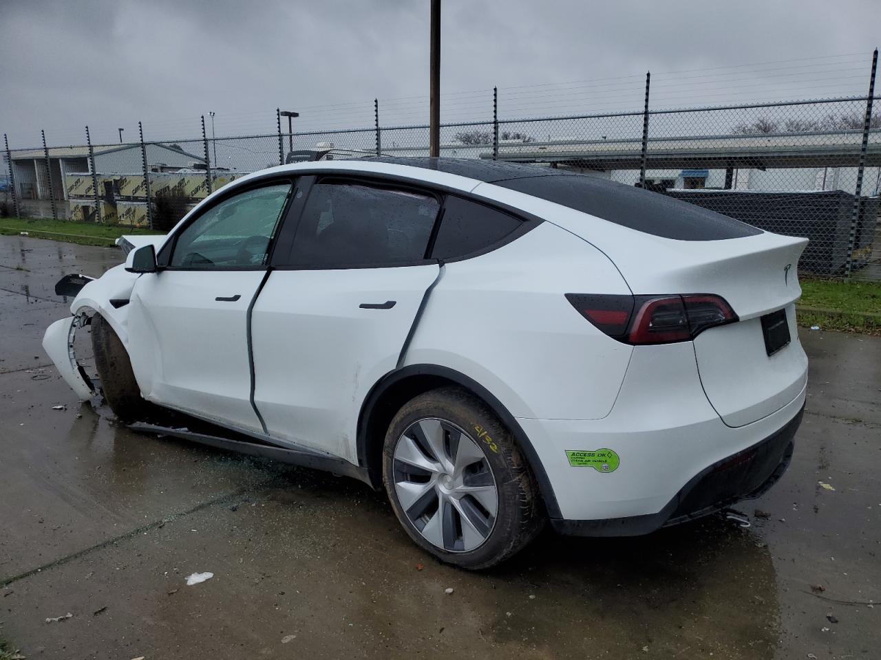 Photo 1 VIN: 7SAYGDEE4PF703352 - TESLA MODEL Y 