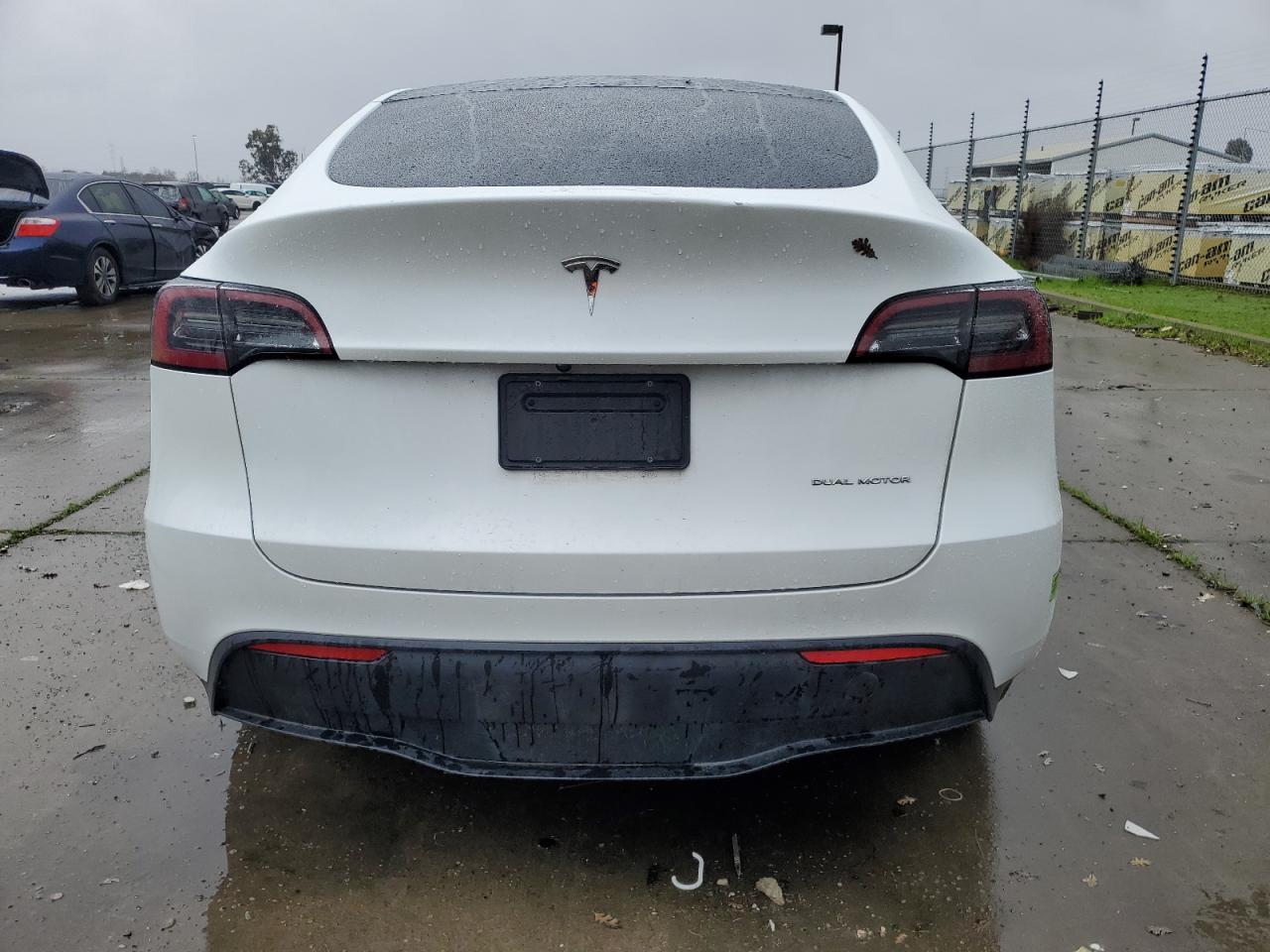 Photo 5 VIN: 7SAYGDEE4PF703352 - TESLA MODEL Y 