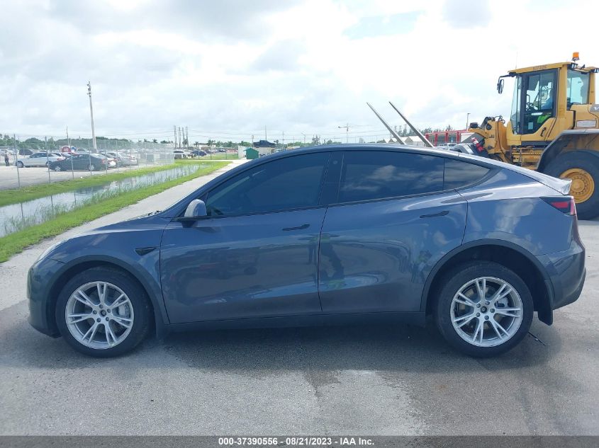 Photo 13 VIN: 7SAYGDEE4PF707336 - TESLA MODEL Y 