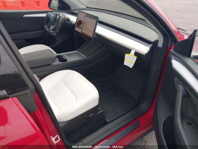 Photo 4 VIN: 7SAYGDEE4PF707613 - TESLA MODEL Y 