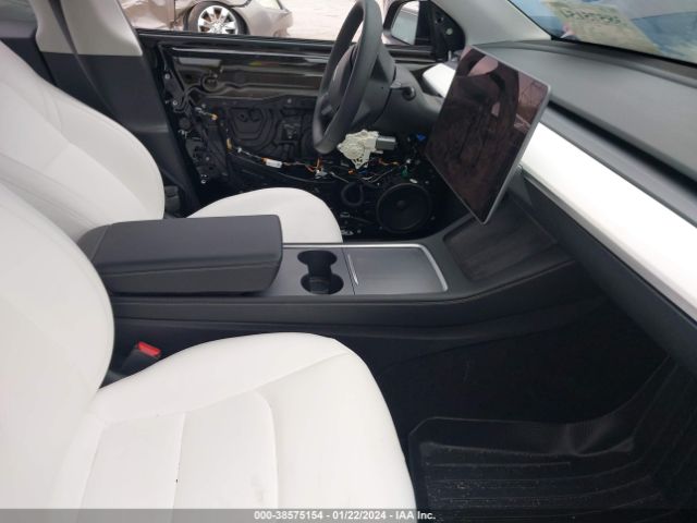 Photo 4 VIN: 7SAYGDEE4PF748842 - TESLA MODEL Y 