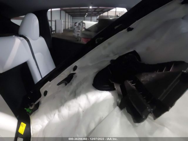 Photo 7 VIN: 7SAYGDEE4PF815083 - TESLA MODEL Y 