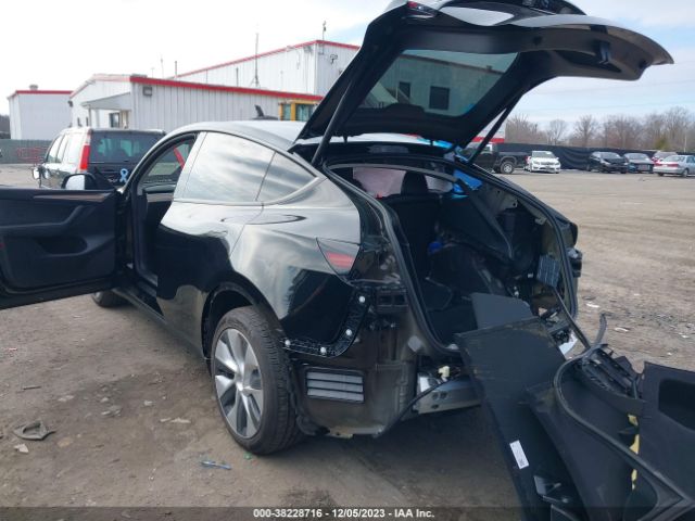 Photo 2 VIN: 7SAYGDEE4PF837939 - TESLA MODEL Y 