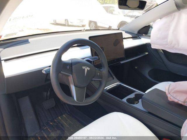 Photo 4 VIN: 7SAYGDEE4PF854949 - TESLA MODEL Y 