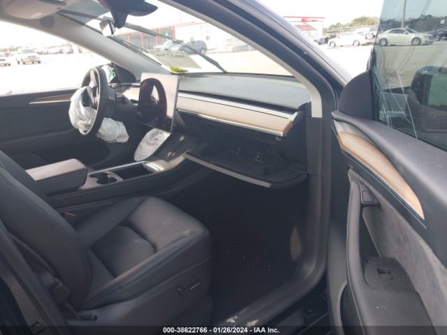 Photo 4 VIN: 7SAYGDEE4PF883996 - TESLA MODEL Y 