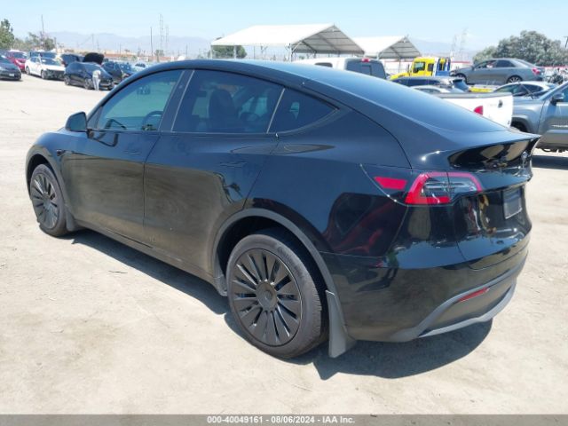 Photo 2 VIN: 7SAYGDEE4PF922134 - TESLA MODEL Y 