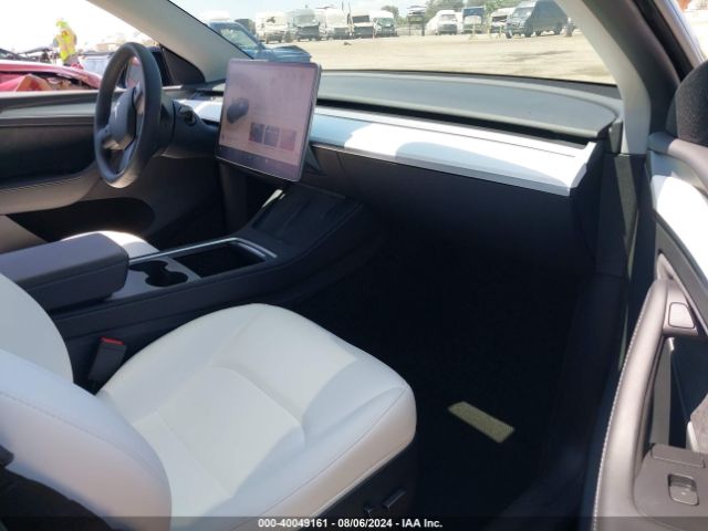 Photo 4 VIN: 7SAYGDEE4PF922134 - TESLA MODEL Y 