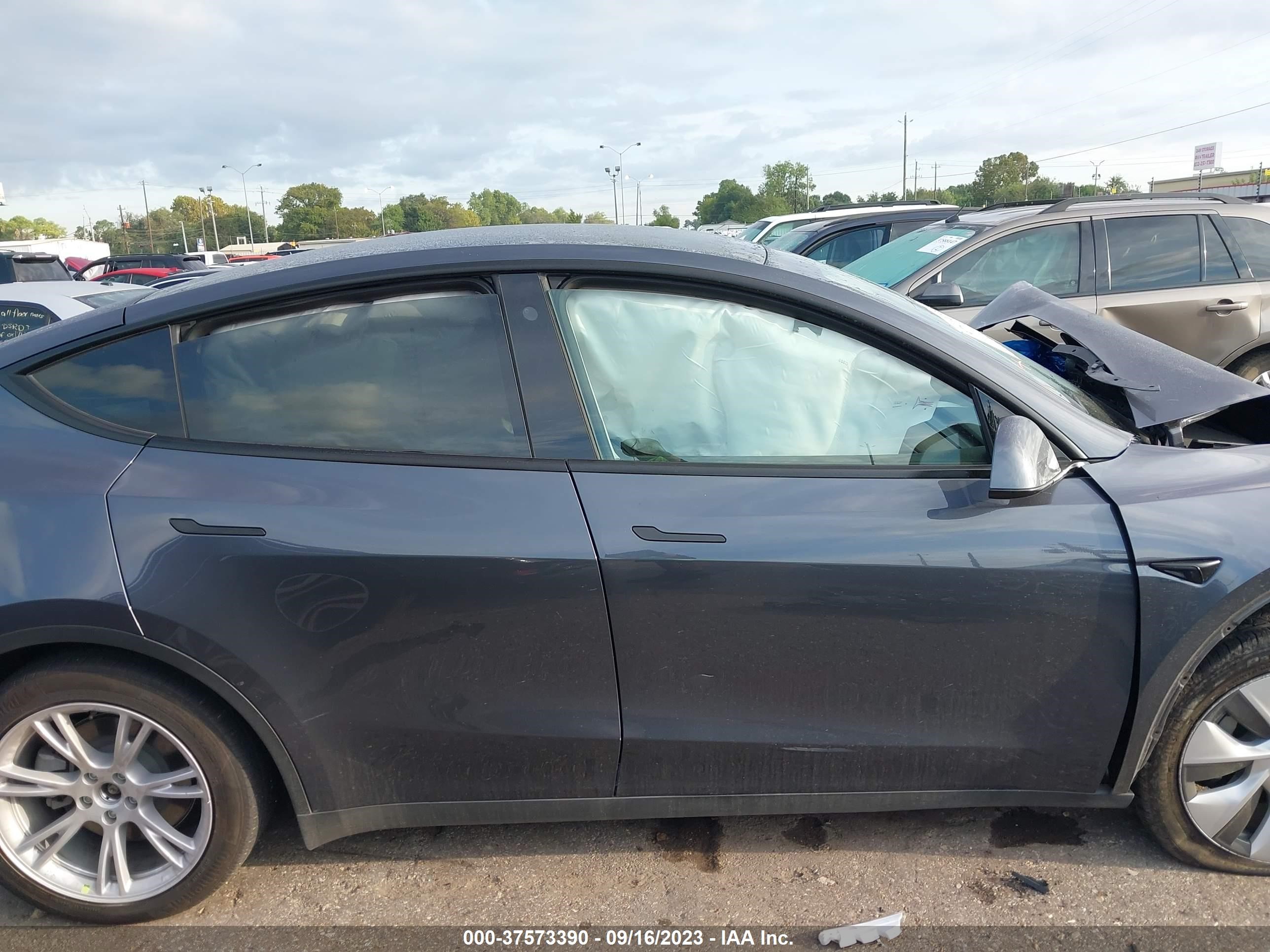 Photo 10 VIN: 7SAYGDEE5NA003110 - TESLA MODEL Y 