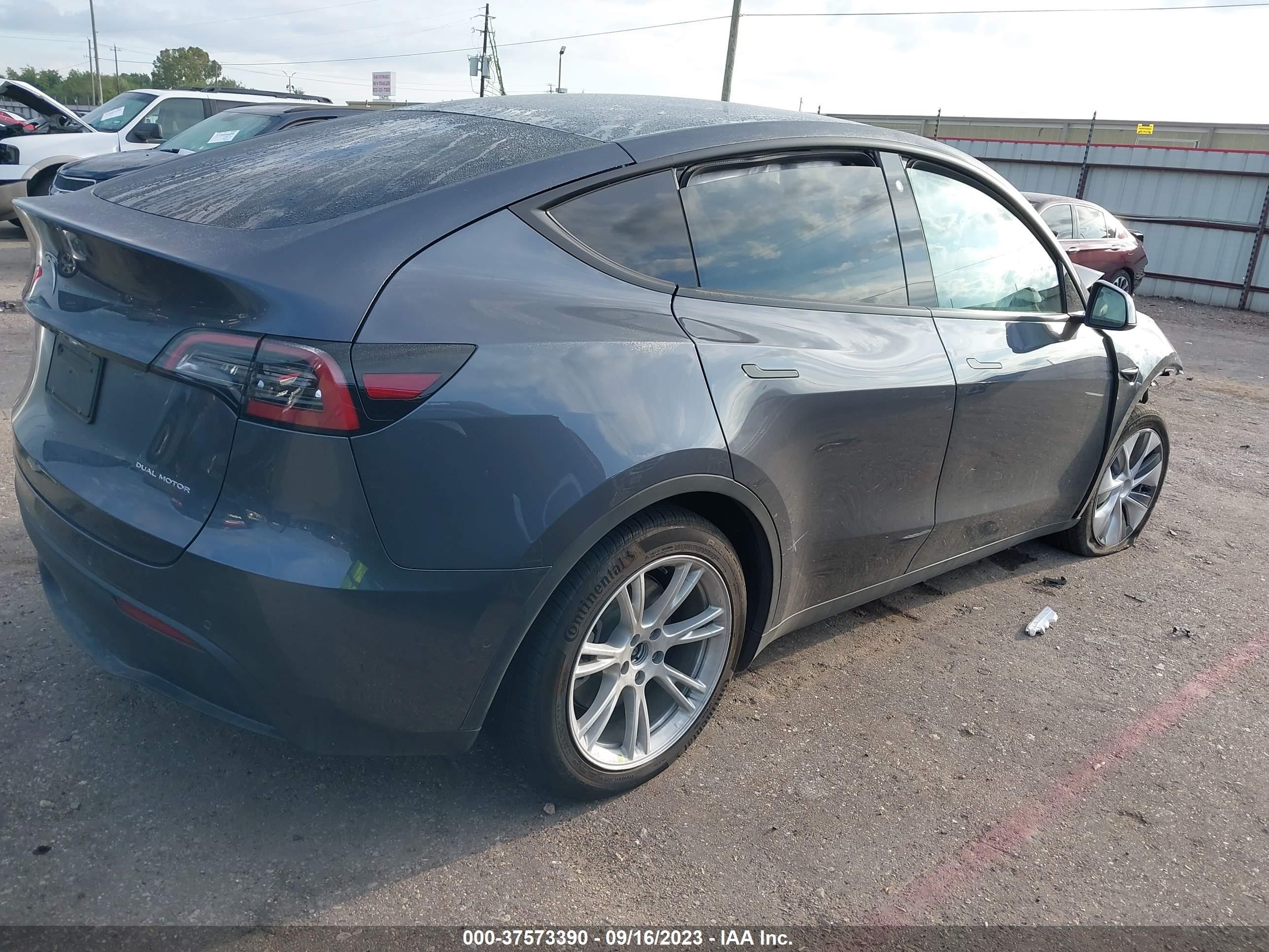 Photo 3 VIN: 7SAYGDEE5NA003110 - TESLA MODEL Y 