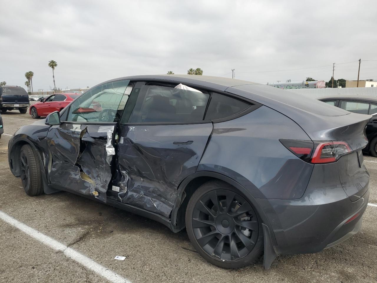 Photo 1 VIN: 7SAYGDEE5NF313549 - TESLA MODEL Y 