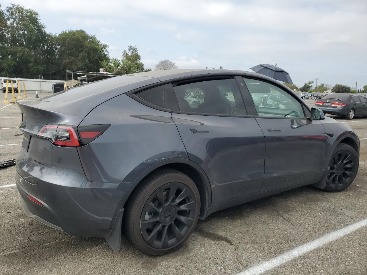 Photo 2 VIN: 7SAYGDEE5NF313549 - TESLA MODEL Y 