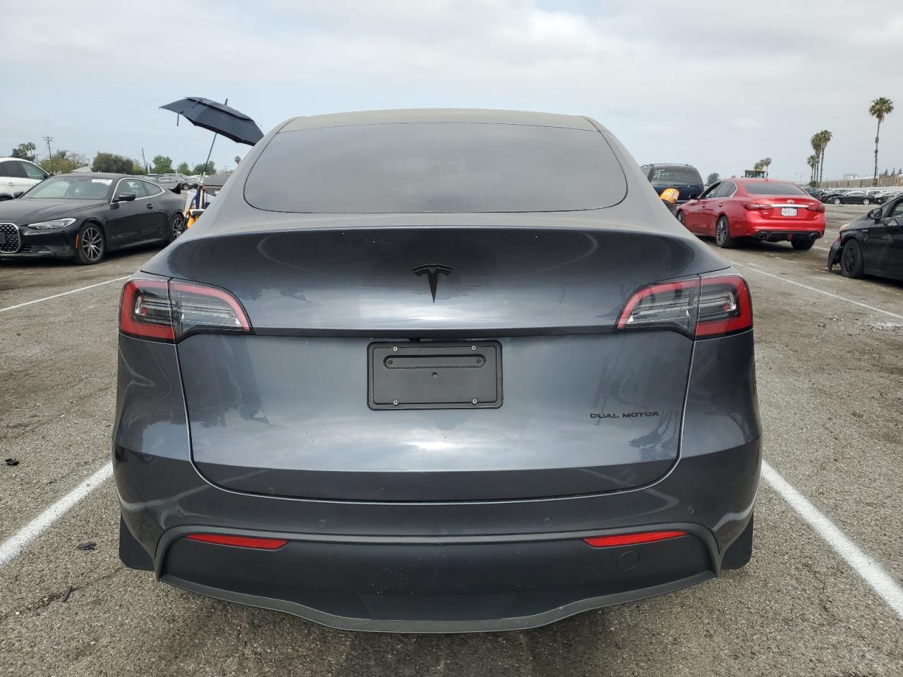 Photo 5 VIN: 7SAYGDEE5NF313549 - TESLA MODEL Y 