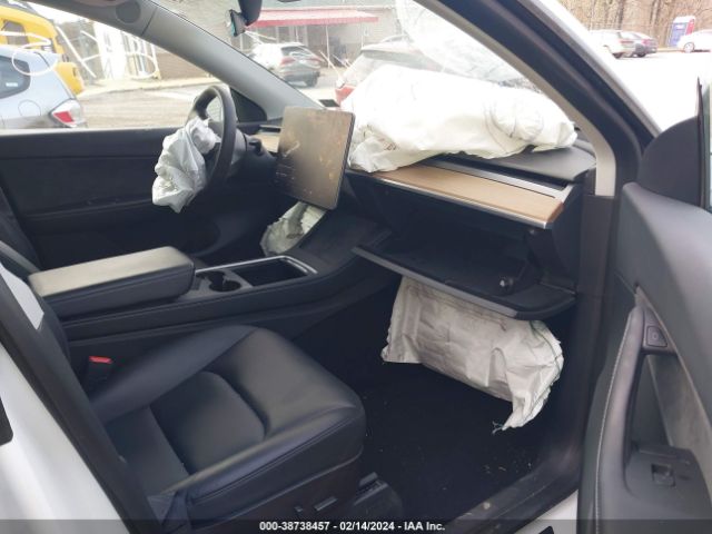 Photo 4 VIN: 7SAYGDEE5NF331548 - TESLA MODEL Y 