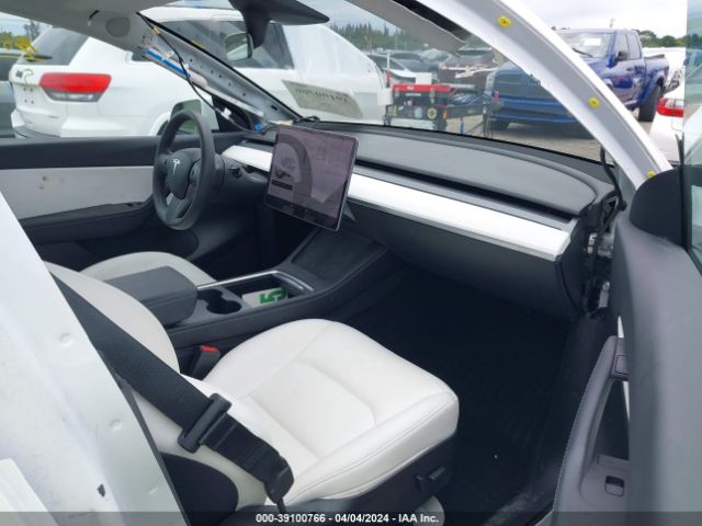 Photo 4 VIN: 7SAYGDEE5NF355400 - TESLA MODEL Y 