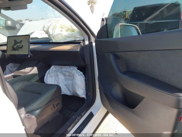 Photo 4 VIN: 7SAYGDEE5NF366199 - TESLA MODEL Y 