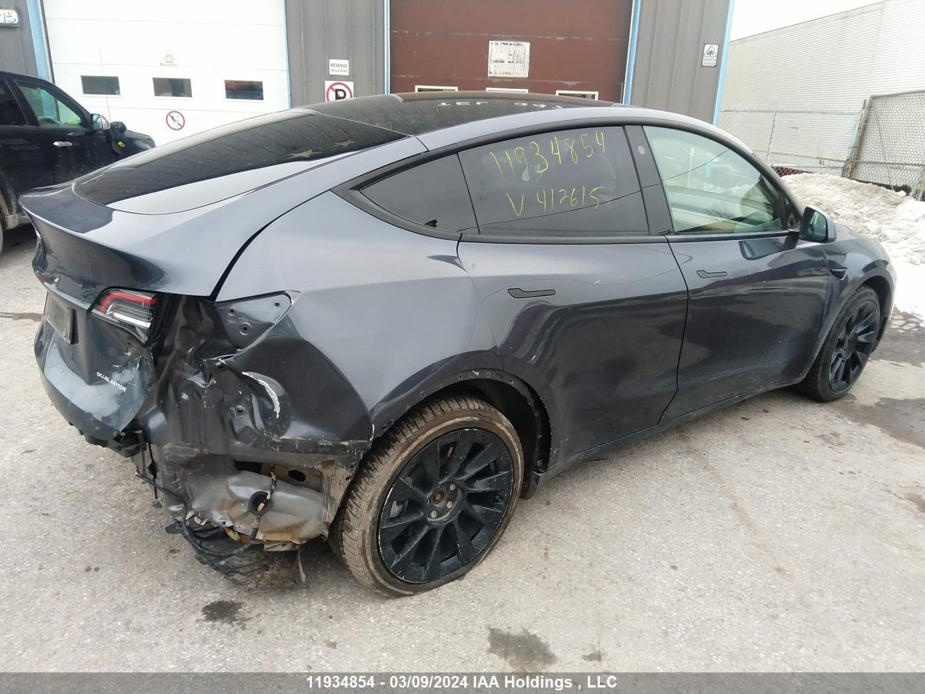 Photo 3 VIN: 7SAYGDEE5NF412615 - TESLA MODEL Y 