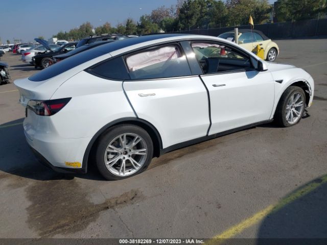 Photo 3 VIN: 7SAYGDEE5NF449860 - TESLA MODEL Y 