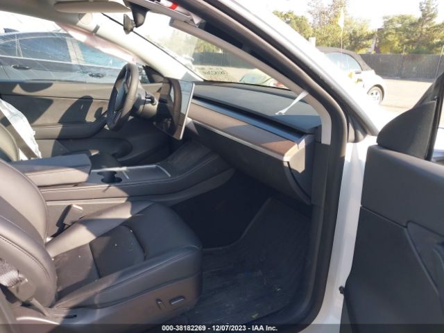 Photo 4 VIN: 7SAYGDEE5NF449860 - TESLA MODEL Y 