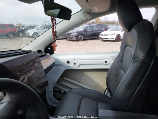 Photo 4 VIN: 7SAYGDEE5NF488495 - TESLA MODEL Y 