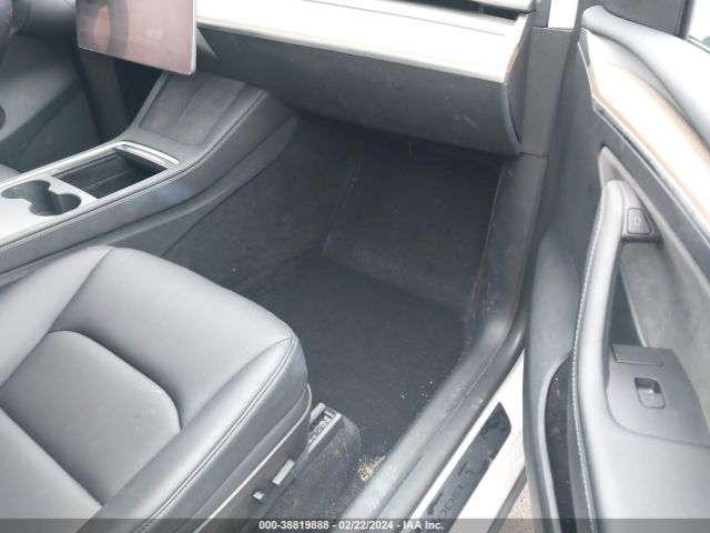 Photo 4 VIN: 7SAYGDEE5NF567844 - TESLA MODEL Y 