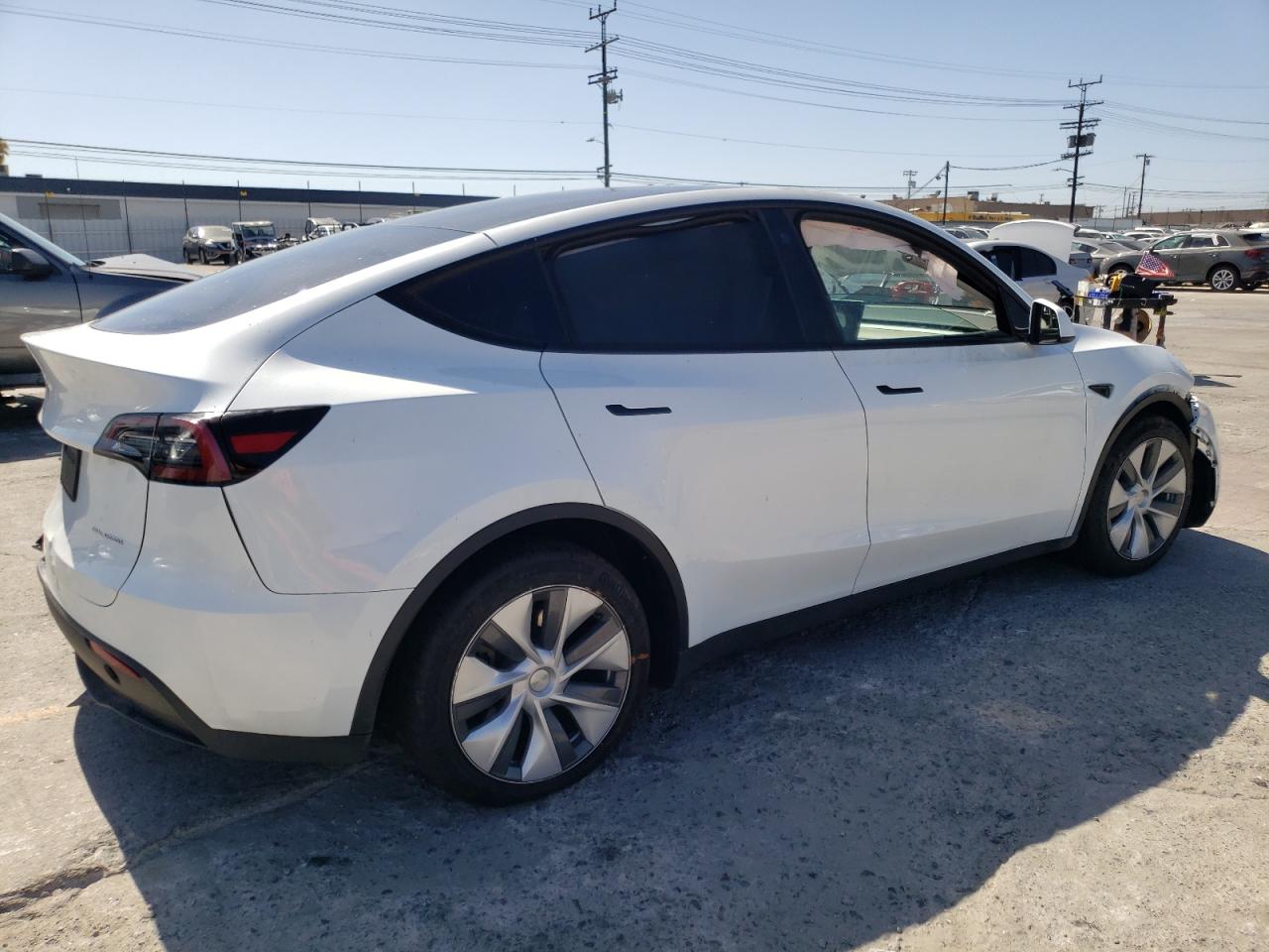 Photo 2 VIN: 7SAYGDEE5PA027541 - TESLA MODEL Y 