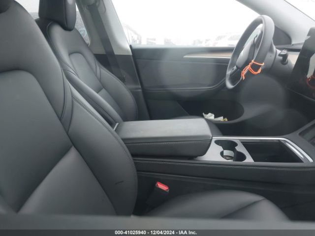 Photo 4 VIN: 7SAYGDEE5PA030746 - TESLA MODEL Y 