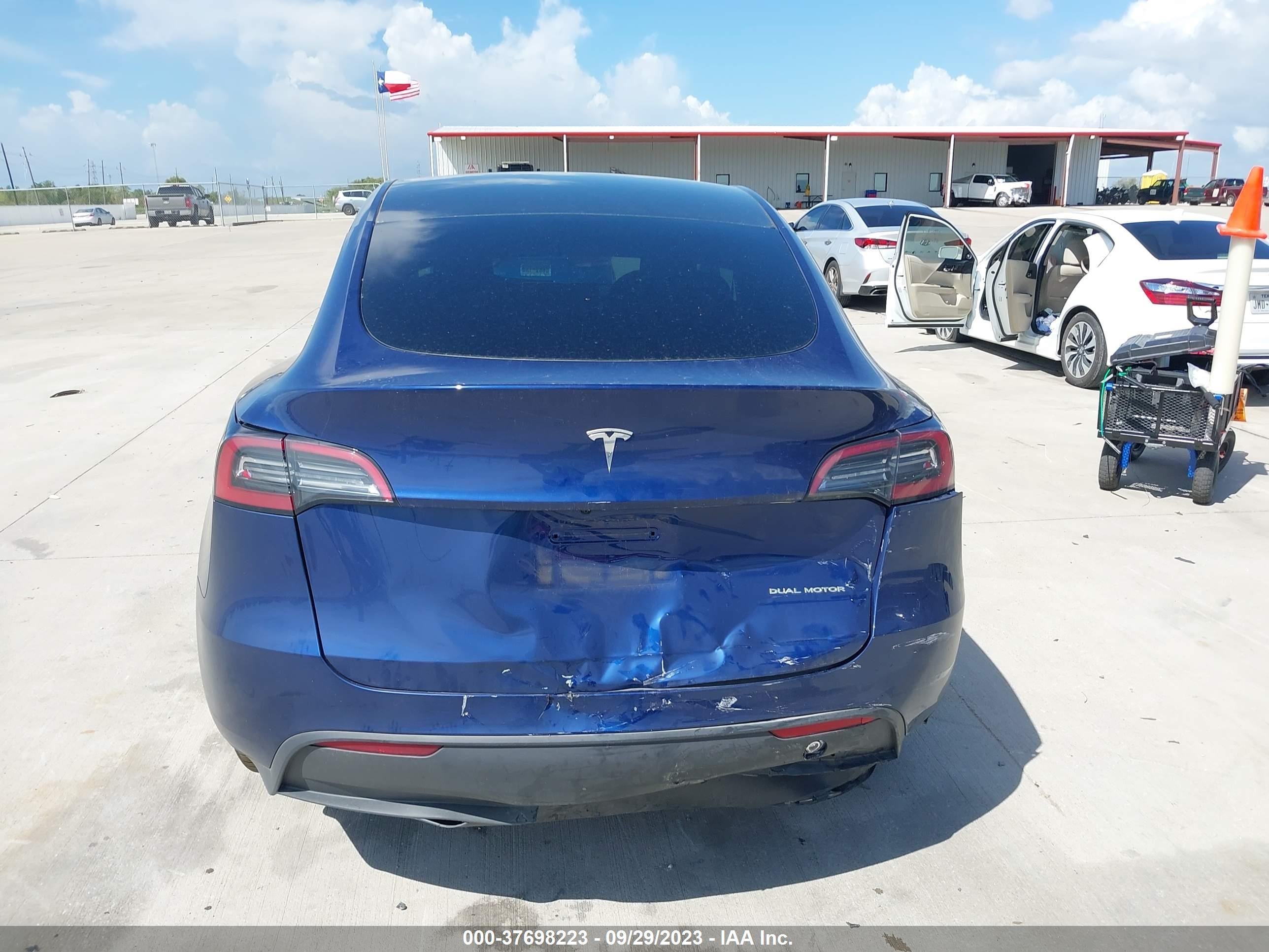 Photo 14 VIN: 7SAYGDEE5PA053895 - TESLA MODEL Y 