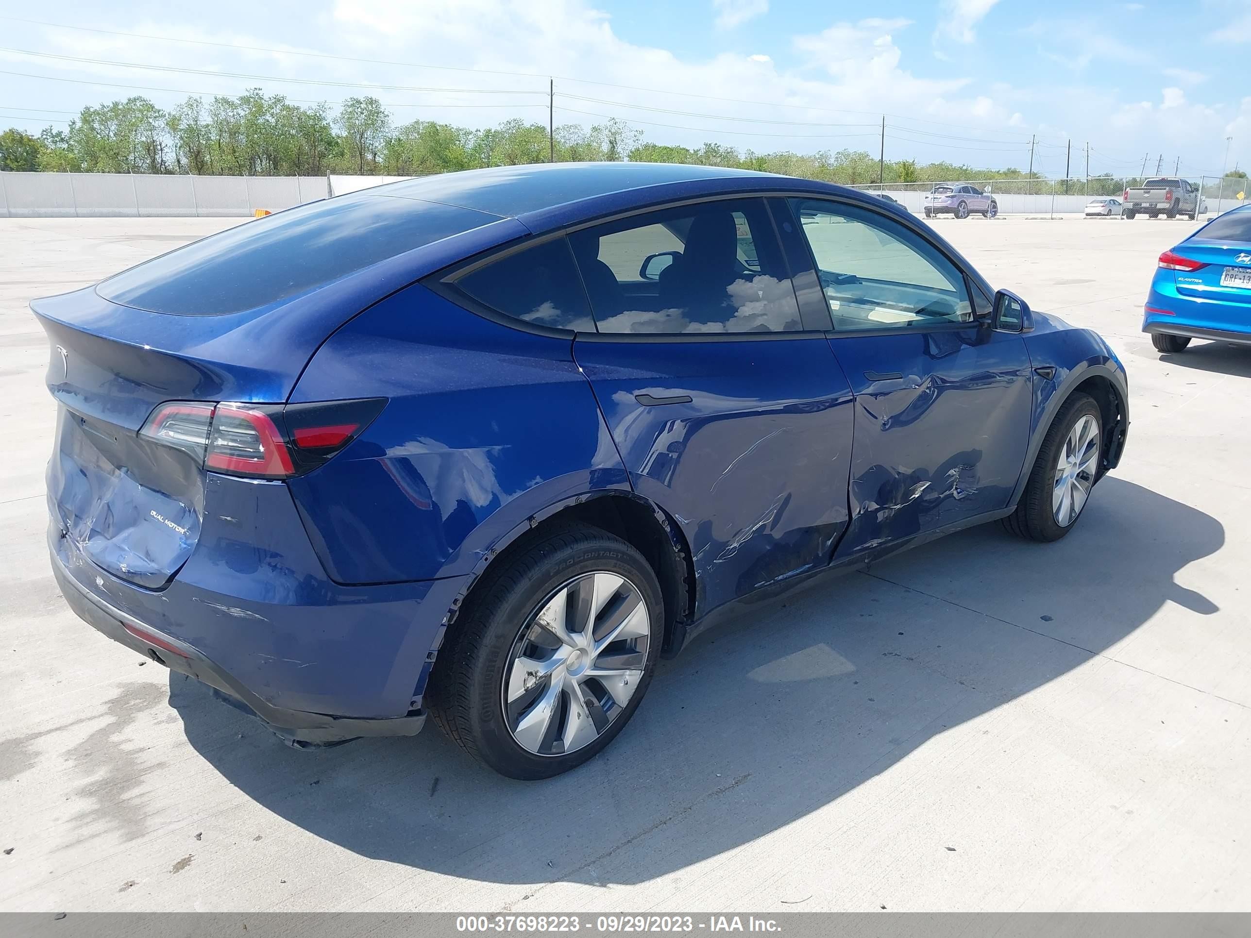 Photo 3 VIN: 7SAYGDEE5PA053895 - TESLA MODEL Y 